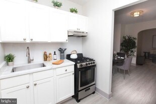 19 W Mulberry St in Baltimore, MD - Building Photo