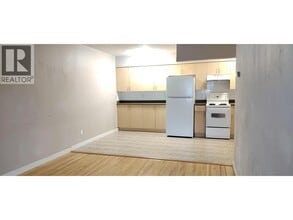 6709 Sussex Ave in Burnaby, BC - Building Photo - Building Photo