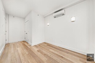 BRUCKNER BOULEVARD in Bronx, NY - Building Photo