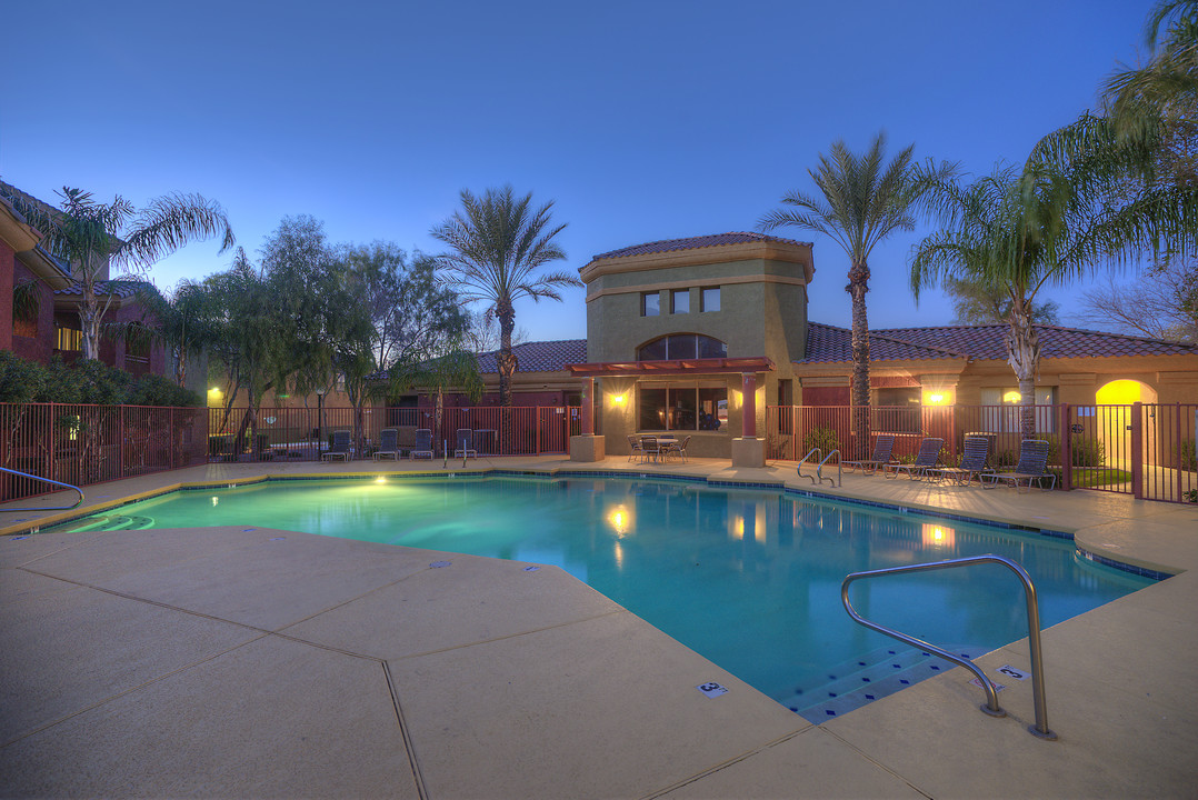 San Miguel in Mesa, AZ - Foto de edificio