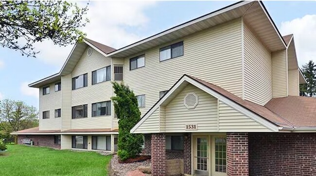 The Grove of White Bear Lake in White Bear Lake, MN - Building Photo - Building Photo