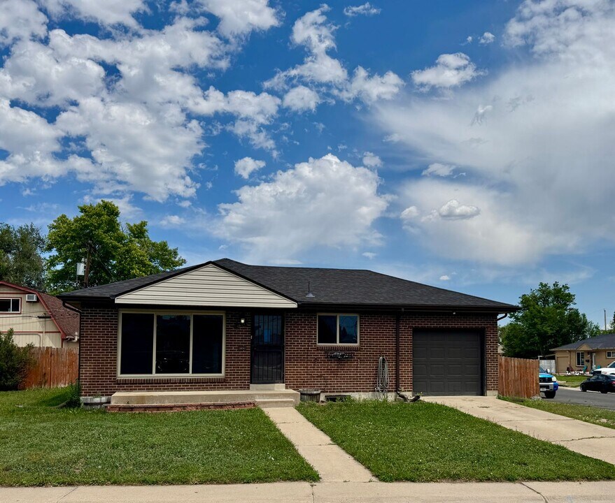 7070 Masey St in Denver, CO - Building Photo