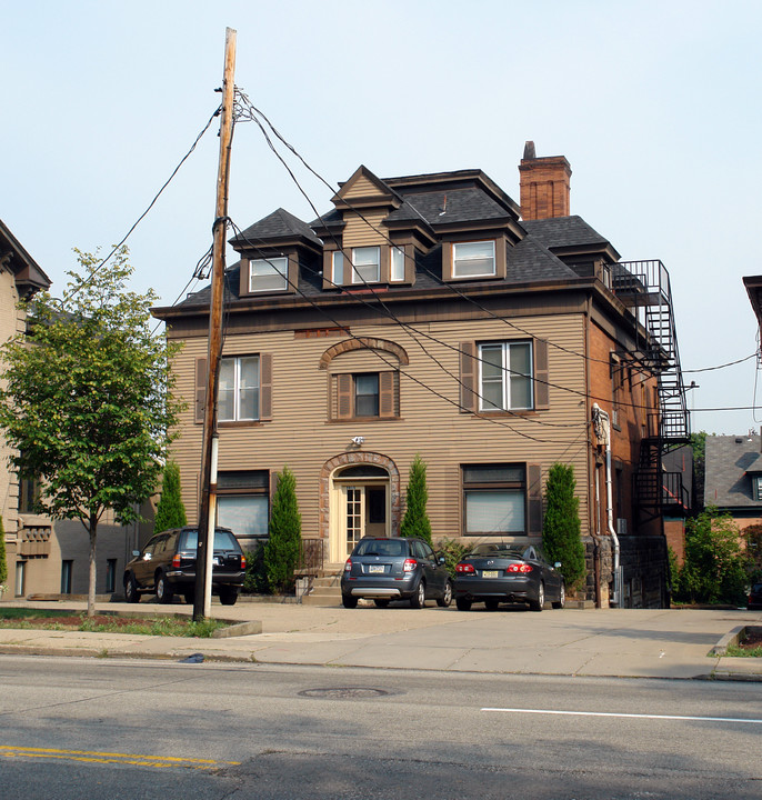 5815 Fifth Avenue in Pittsburgh, PA - Foto de edificio