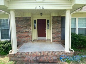 826 Crestview Dr in Madison, AL - Foto de edificio - Building Photo