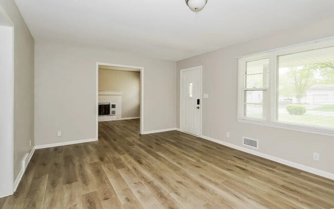 property at 6130 N Coventry Ave
