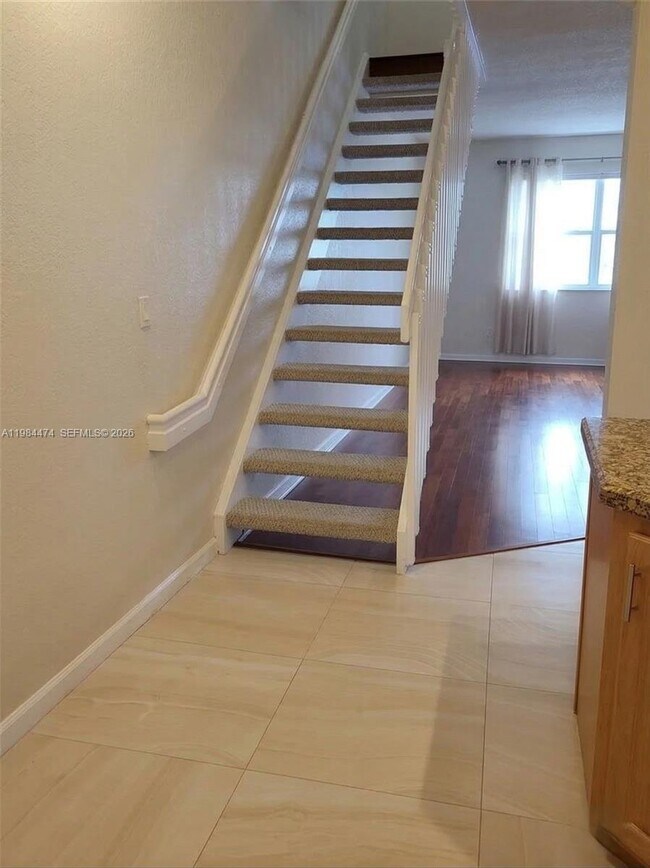 721 SW 148th Ave in Davie, FL - Foto de edificio - Building Photo