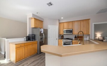 3301 Park Ln, Unit B in Mount Vernon, WA - Foto de edificio - Building Photo