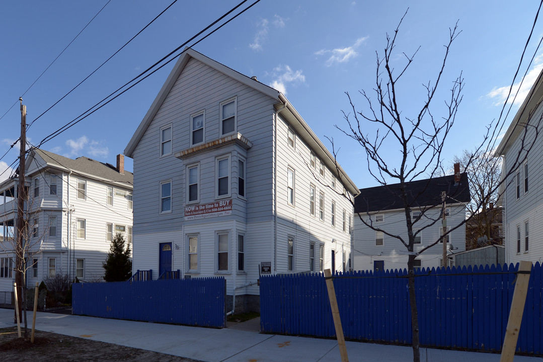 554-564 Plymouth Ave in Fall River, MA - Building Photo