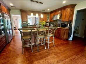 222 Thornwood Rd in Stamford, CT - Building Photo - Building Photo