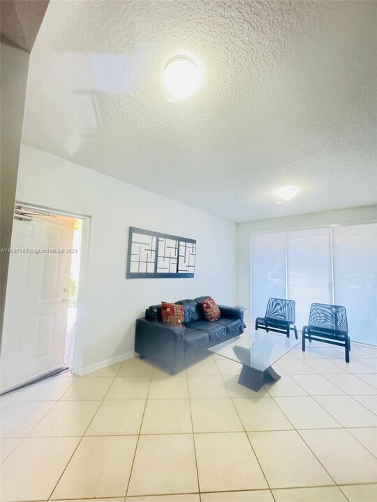 6340 NW 114th Ave, Unit 101 in Doral, FL - Building Photo