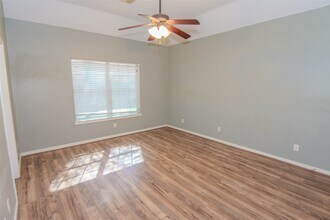 13570 Miller Ln in Willis, TX - Building Photo - Building Photo