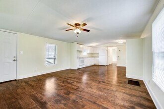 8804 Baker St in Santa Fe, TX - Building Photo - Building Photo