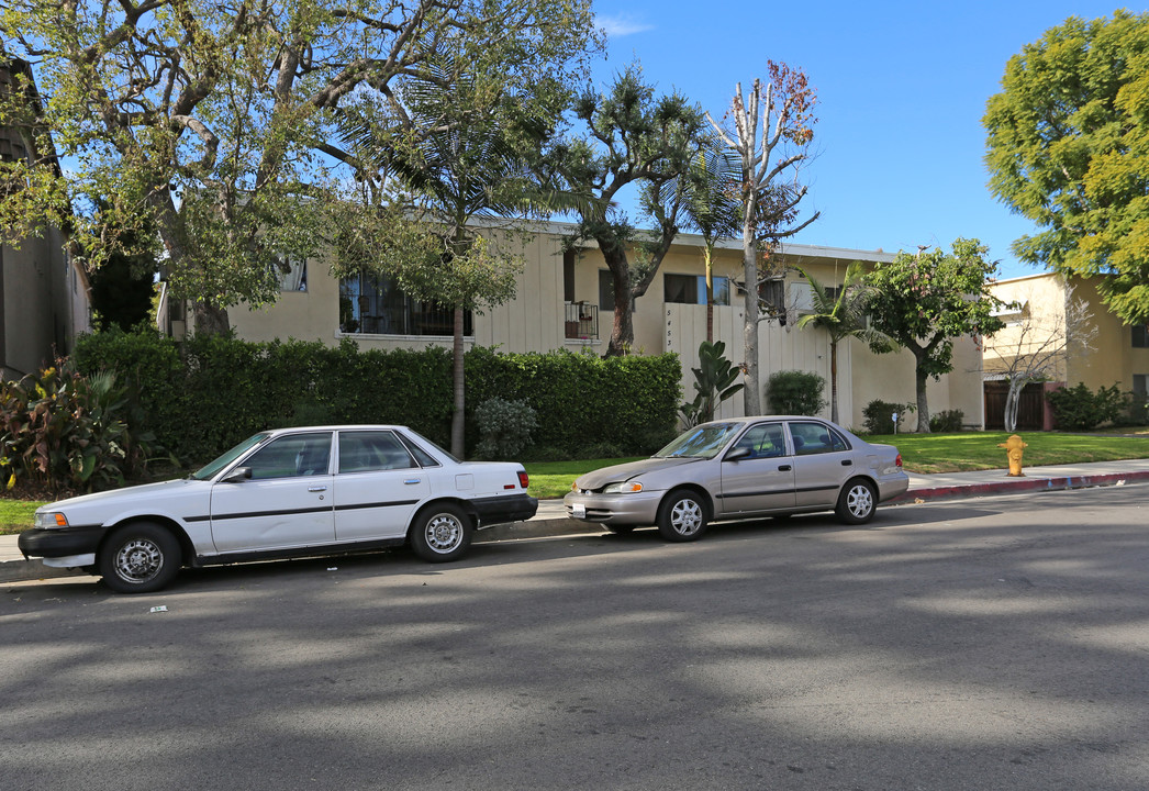 5453 Corteen Pl in Valley Village, CA - Building Photo