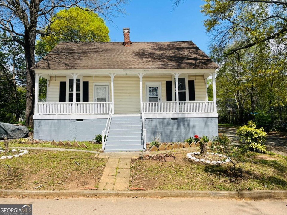 14 Berry Ave in Newnan, GA - Building Photo
