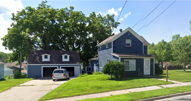 property at 313 8th Ave N