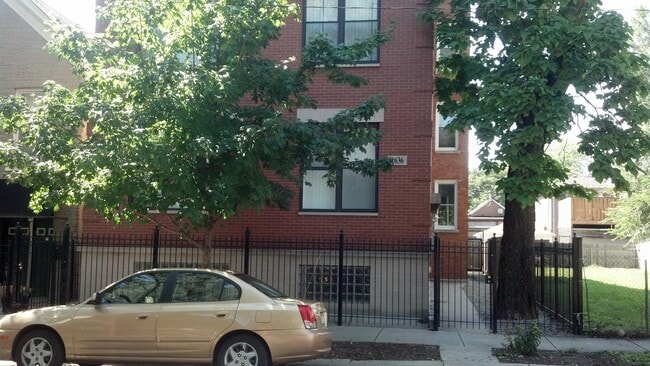 property at 1636 N Rockwell St