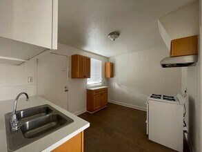 2515 E Madison St-Unit -2515 1/2 in Long Beach, CA - Building Photo - Building Photo