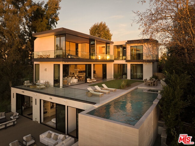 1149 Linda Flora Dr in Los Angeles, CA - Building Photo - Building Photo