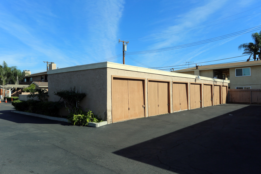 9675 Garden Grove Blvd in Garden Grove, CA - Building Photo