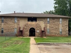 1338 N Washington Ave in Weatherford, OK - Building Photo