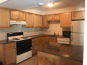 5599 Thompson Rd in De Witt, NY - Building Photo - Building Photo