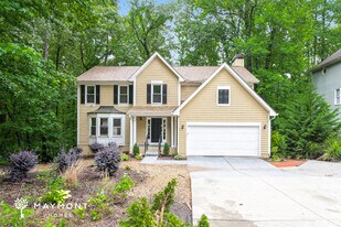 765 Mountain Oaks Pkwy in Stone Mountain, GA - Building Photo
