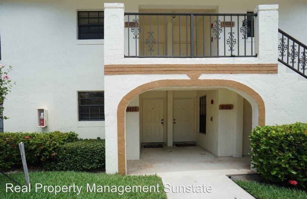 321 Olivewood Pl in Boca Raton, FL - Building Photo