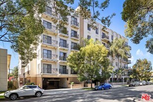 311 S Gramercy Pl in Los Angeles, CA - Building Photo