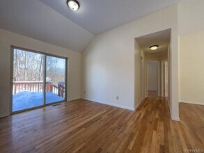 2 Fieldstone Dr in New Paltz, NY - Foto de edificio - Building Photo