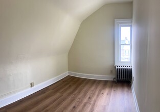 123 E Washington Ln, Unit #3 in Philadelphia, PA - Building Photo - Building Photo