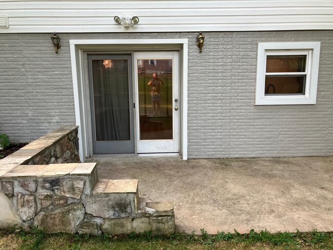 129 Fenway Dr, Unit 1 in Charles Town, WV - Building Photo - Building Photo