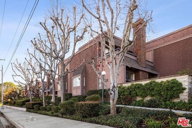 property at 4631 Alla Rd