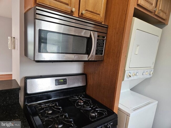 6886 Hawthorne St in Hyattsville, MD - Building Photo - Building Photo