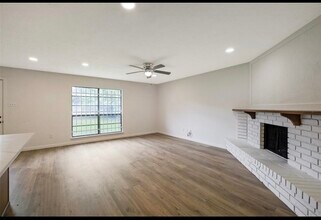 5007 Ridgecreek Dr in Houston, TX - Foto de edificio - Building Photo