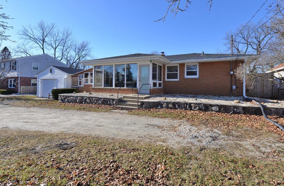 3842 Meachem Rd in Mount Pleasant, WI - Building Photo