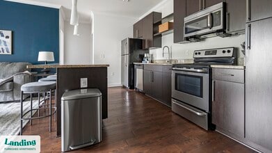 11010 Northlake Landing Dr in Charlotte, NC - Foto de edificio - Building Photo