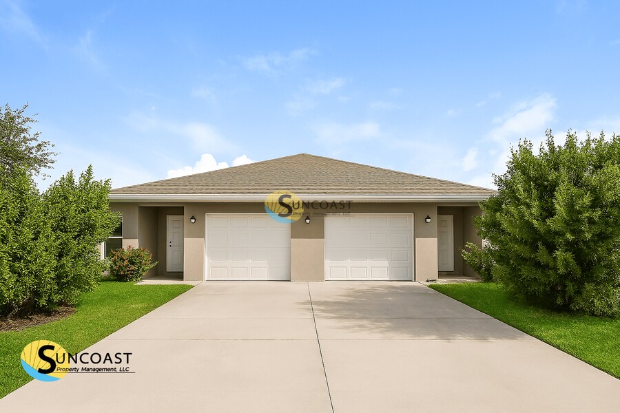 12717 Buffing Rd in Port Charlotte, FL - Building Photo