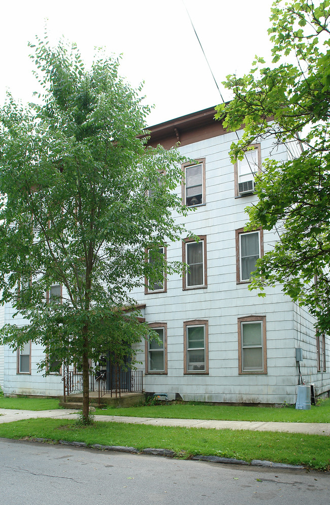 34 Waterbury St in Saratoga Springs, NY - Building Photo - Building Photo