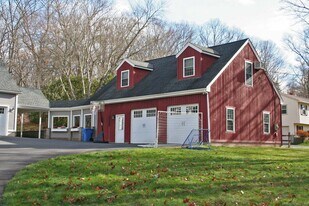 34 Hog Hill Rd in East Hampton, CT - Building Photo