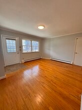 44 Valentine St, Unit Apt #1 in Glen Cove, NY - Building Photo - Building Photo