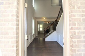 5196 Apple Grove Rd NE in Buford, GA - Foto de edificio - Building Photo
