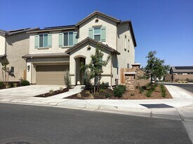 1157 Blue Oak Ln W in Madera, CA - Building Photo