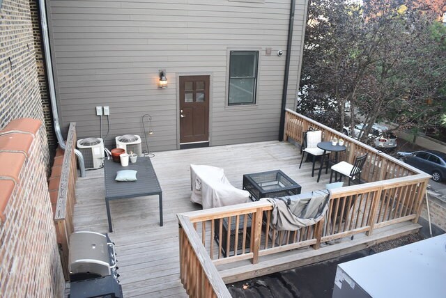 2056 N Damen Ave in Chicago, IL - Building Photo - Building Photo