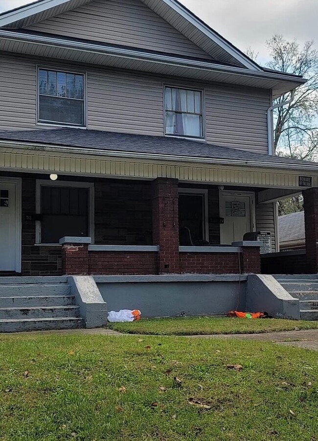 property at 710 N Broadway St