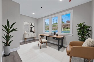 110 School St, Unit 1 in Glen Cove, NY - Foto de edificio - Building Photo