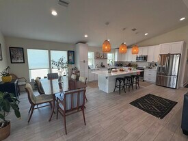 221 Desoto Rd in St. Augustine, FL - Building Photo