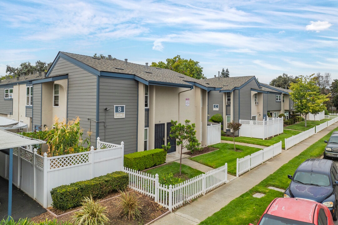 Trinity Townhomes in Fremont, CA - Foto de edificio
