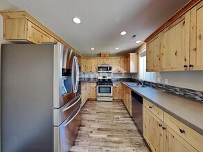 1027 E 16th St in Lafayette, OR - Building Photo - Building Photo