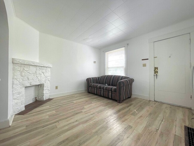 116 N Plum St in Hutchinson, KS - Building Photo - Building Photo