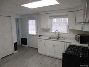35600 Union Lake Rd-Unit -A in Harrison Township, MI - Building Photo - Building Photo
